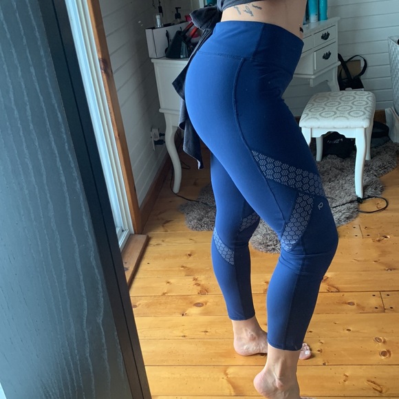 Gap fit leggings, thick like Lululemon - Picture 3 of 3